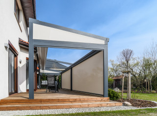 Pergola materiałowa, tkaninowa Lubas premium z zabudową boczną Warszawa 17.jpg