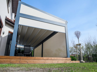 Pergola materiałowa, tkaninowa Lubas premium z zabudową boczną Warszawa 12.jpg