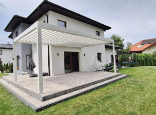 Pergola lamelowa z oświetleniem LED