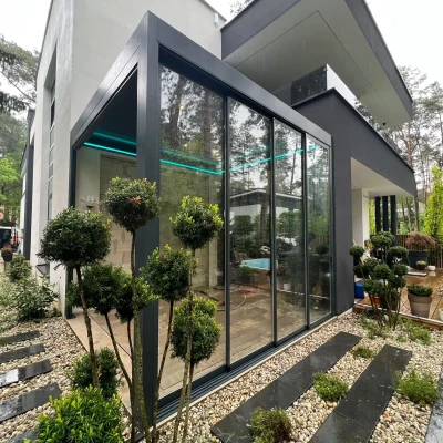 Pergola-lamelowa-niebieskie-ledy-4.webp