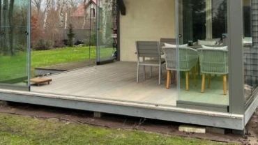 Zlicowany próg w pergoli - jak uniknąć progu przy szybach przesuwnych?