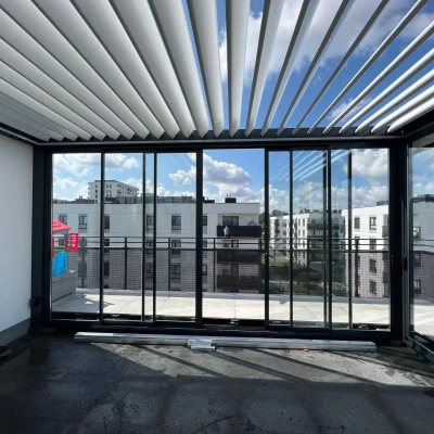 Pergola-lamelowa-ogrodzimowy-blok-1.webp