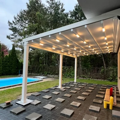 pergola-materialowa-jasna-basen-3.webp