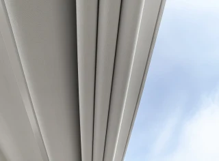 pergola-materialowa-duza-rolety-boczne-jasne-19.webp