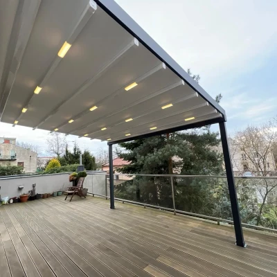 pergola-materialowa-szara-w-bloku-na-tarasie-2.webp