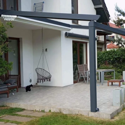 pergola-materialowa-szara-hustawka-2.webp