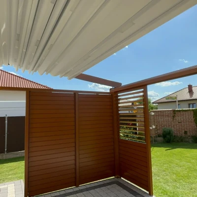 pergola-materialowa-drewniana-cala-2.webp