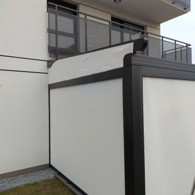 pergola-materialowa-szare-refle-blok-1.webp