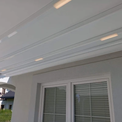 pergola-materialowa-szara-bialy-dom-5.webp