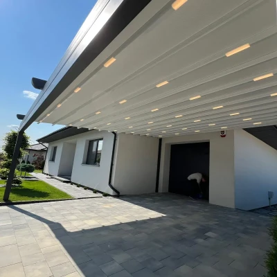 pergola-materialowa-szara-nad-garazem-3.webp