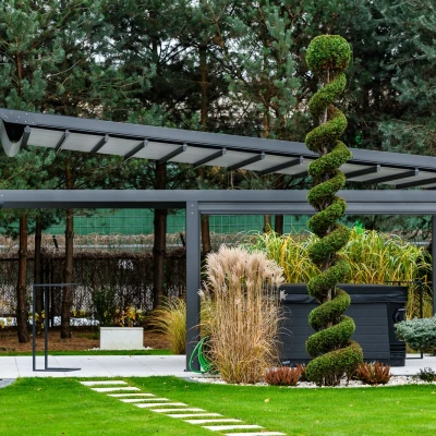 pergola-materialowa-szara-wolnostojaca-z-jacuzzi-5.webp