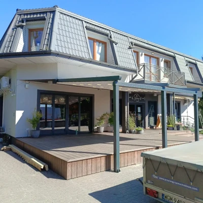 komer-pergola-materialowa-szara-2.webp