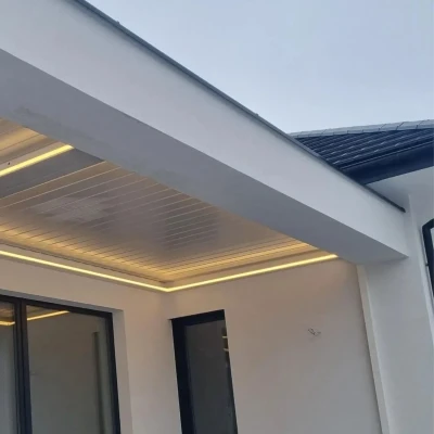 Pergola-lamelowa-wbudowana-w-dach-4.webp