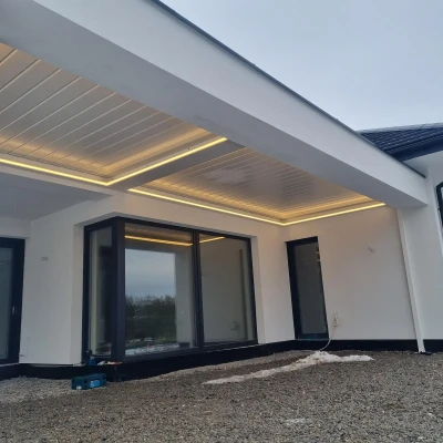 Pergola-lamelowa-wbudowana-w-dach-1.webp