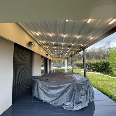pergola-materialowa-szara-dlugi-taras-4.webp