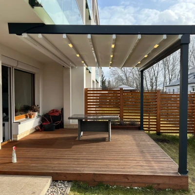 pergola-materialowa-szara-drewno-taras2-1.webp