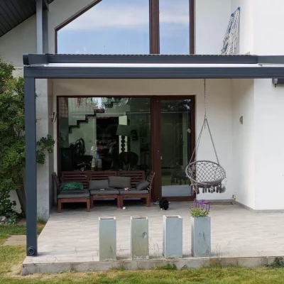 pergola-materialowa-szara-hustawka-1.webp