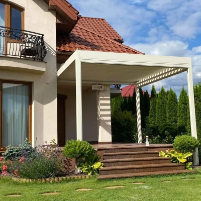 Pergola-lamelowa-jasna-wejscie-3.webp