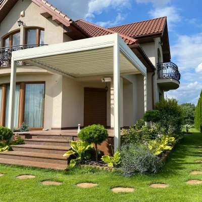 Pergola-lamelowa-jasna-wejscie-4.webp