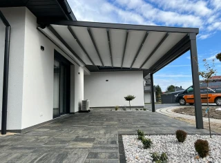 pergola-materialowa-szara-kamienie-1.webp