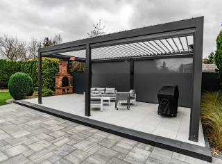 Pergola-lamelowa-wolna-refle-3.webp