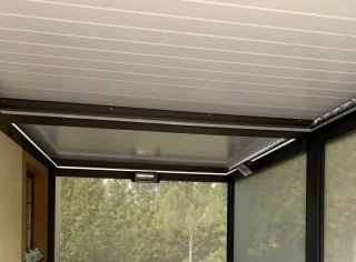 Pergola-lamelowa-zakryte-meble-5.webp