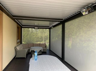 Pergola-lamelowa-zakryte-meble-2.webp