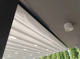 komer-pergola-materialowa-szara-5.webp