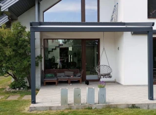 pergola-materialowa-szara-hustawka-1.webp