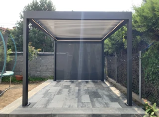 Pergola-lamelowa-wolnostojaca-trampolina-1.webp