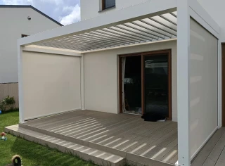 Pergola-lamelowa-biala-2.webp