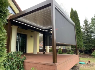 Pergola-lamelowa-ciemny-brazowy-5.webp