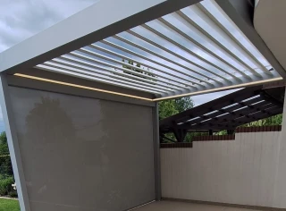 Pergola-lamelowa-biala2-1.webp