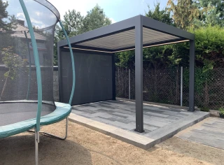 Pergola-lamelowa-wolnostojaca-trampolina-2.webp