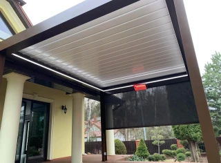Pergola-lamelowa-ciemny-brazowy-1.webp