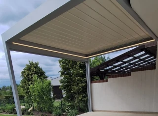 Pergola-lamelowa-biala2-3.webp