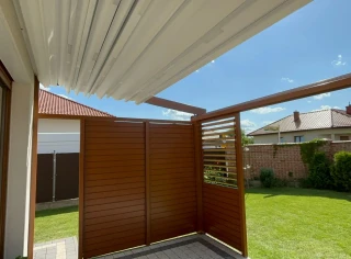 pergola-materialowa-drewniana-cala-2.webp