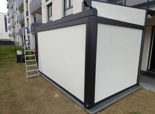 pergola-materialowa-szare-refle-blok-4.webp