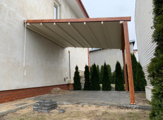 Pergola materiałowa z napędem na korbę