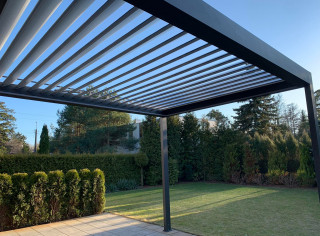 Pergola lamelowa model Sun Breaker w kolorze antracyt FSM71913 z listwowym oświetleniem LED