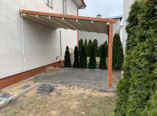 Pergola materiałowa z napędem na korbę