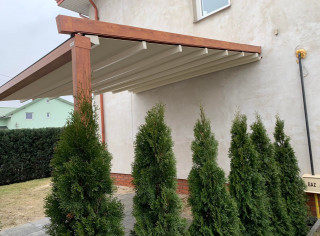 Pergola materiałowa z napędem na korbę