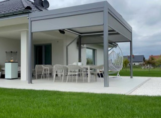 Pergola lamelowa Sun Breaker w kolorze RAL 9006